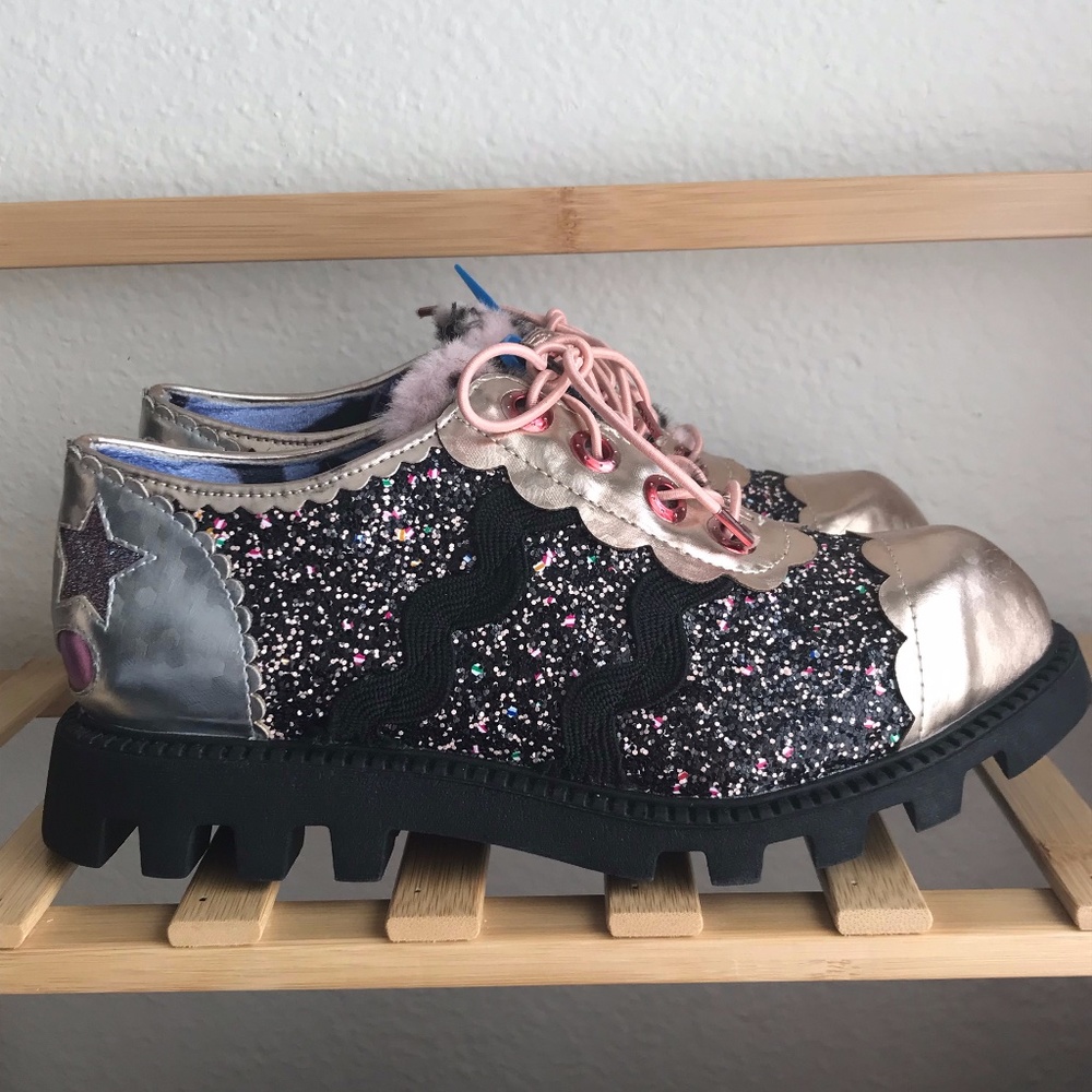 NWOT Irregular Choice Gold Multicolor Glitter Fur Oxford Lace Up Oxford Loafers